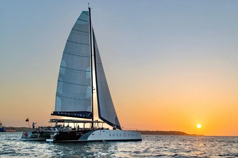 Catamarán Bona Vida Full Days, foto 1 de 5